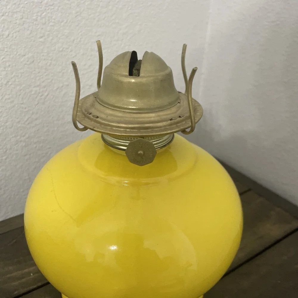 Vintage Yellow Glass Kerosene Oil Lamp No Chimney‎